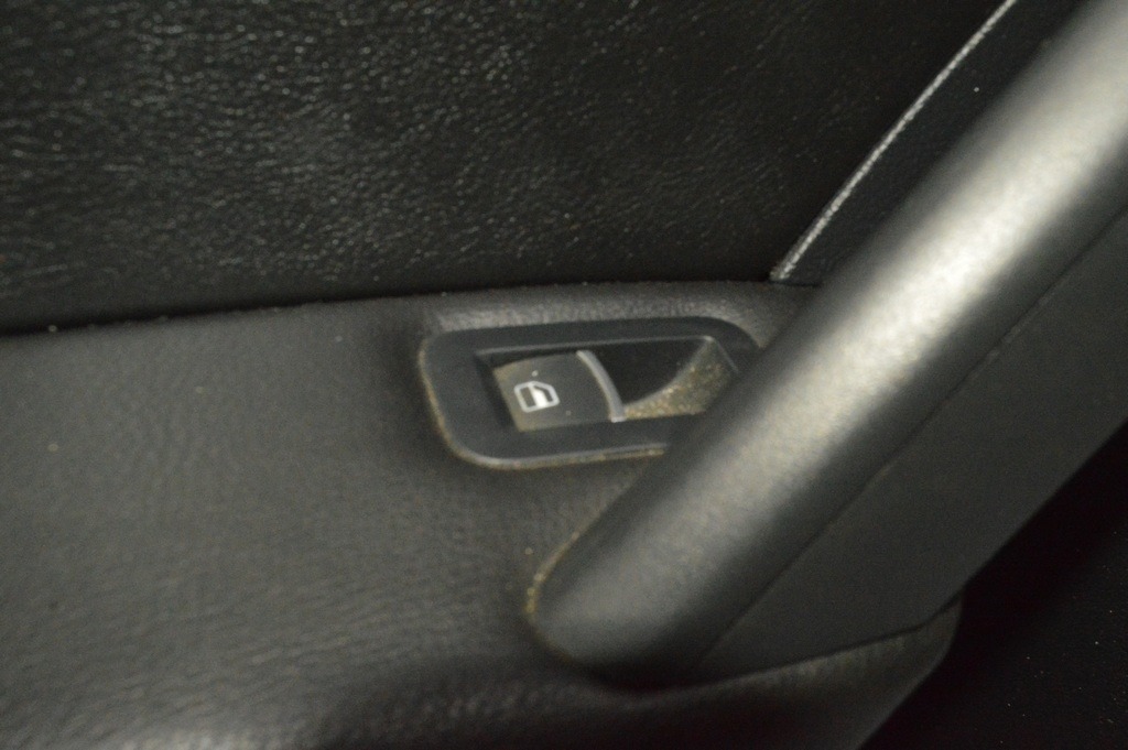 Управление стеклоподъемником зад лев VW Passat b7 USA