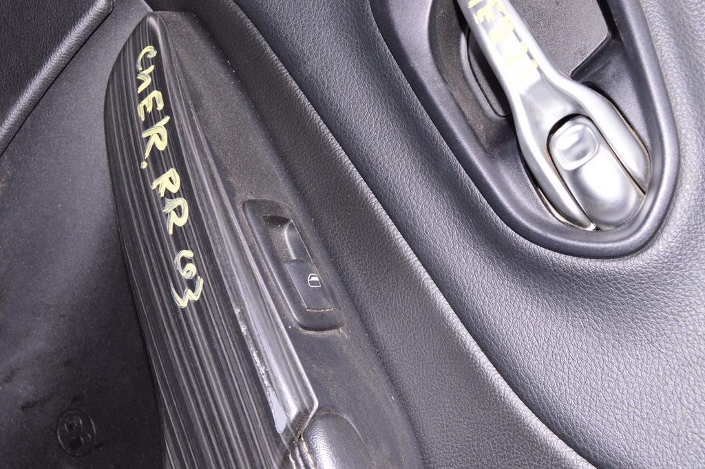 Управление стеклоподъемником зад прав Jeep Cherokee KL 14-