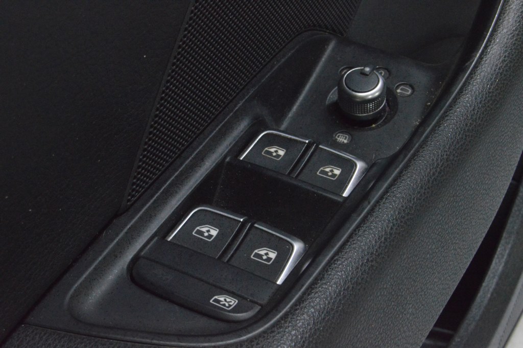 Управление зеркалами Audi A3 8V 17-20 с автоскладыванием и подогревом, хром (02)