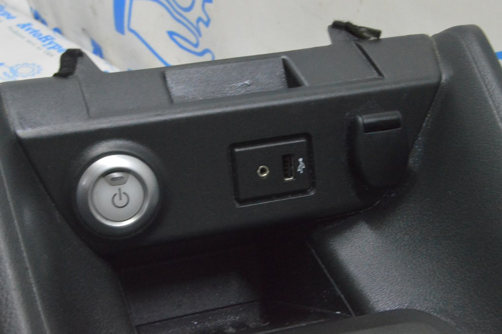 USB HUB, AUX Nissan Leaf 18-22