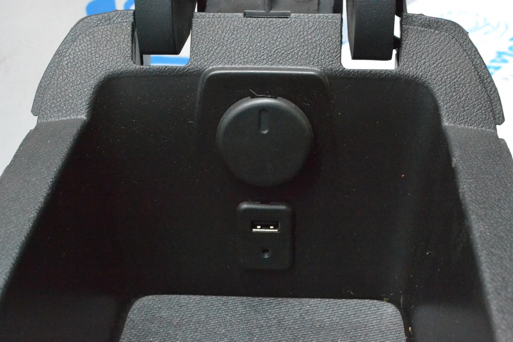 USB HUB Chevrolet Camaro 10-12 черн