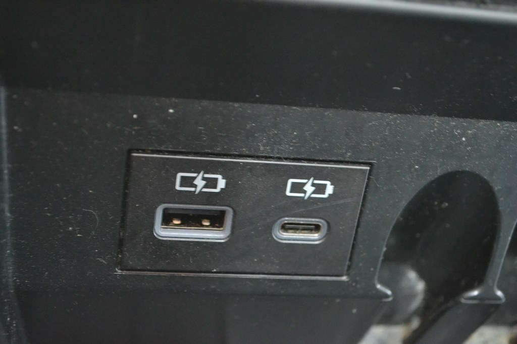 USB hub Toyota Tundra 22-