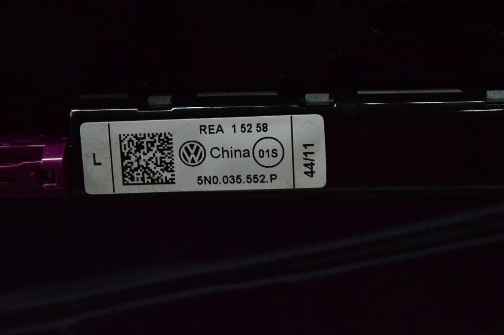 Усилитель антенны VW Tiguan 09-17 в крышке багажника L фиолет.наконечник — фото 2