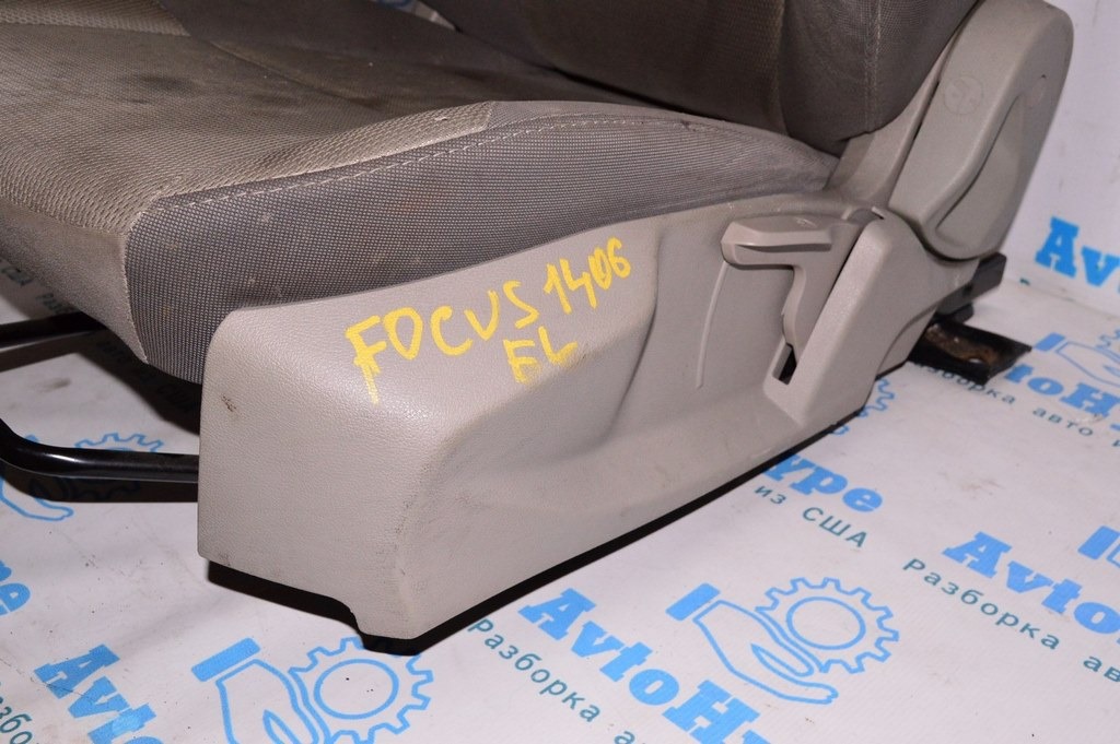 Водительское сидение Ford Focus mk3 11-14 беж тряпка (06) — фото 2