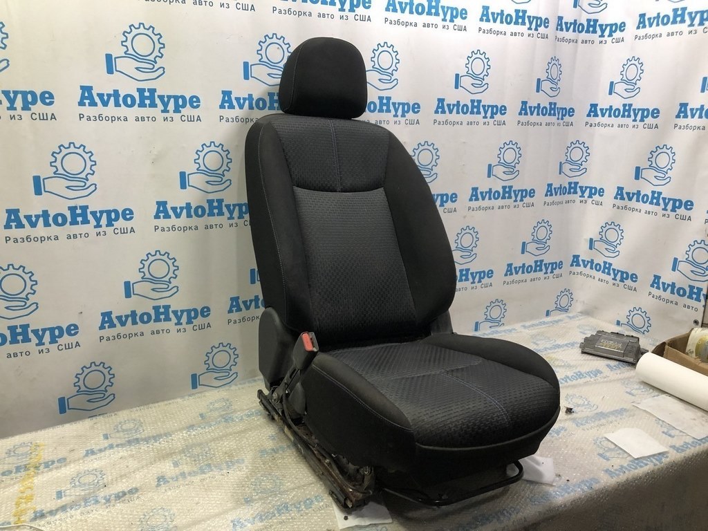 Водительское сидение Nissan Sentra 13-19 без airbag, тряпка черн (01) синяя строчка