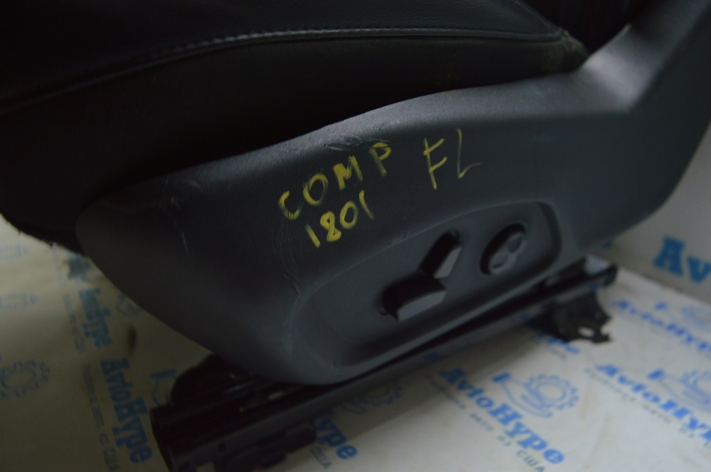 Водительское сидение с Airbag Jeep Compass 17- электро, комбинир черн кожа с крас строч, TRH — фото 2