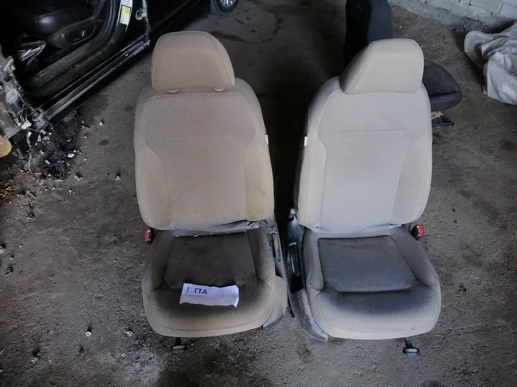 Водительское сидение VW Jetta 11-18 USA тряпка беж