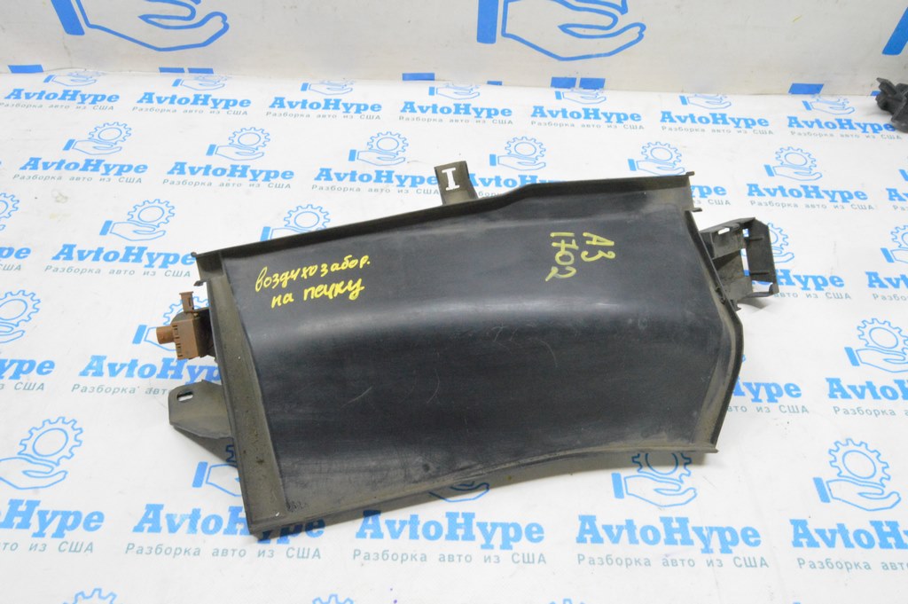 Водосток Audi A3 8V 15-20 (02)