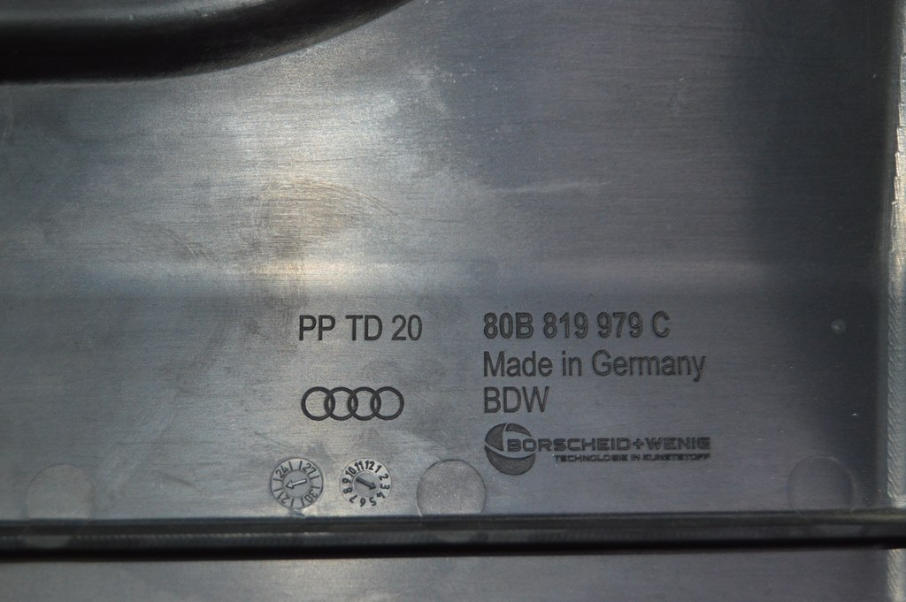 Водосток Audi Q5 80A 18-24 — фото 3