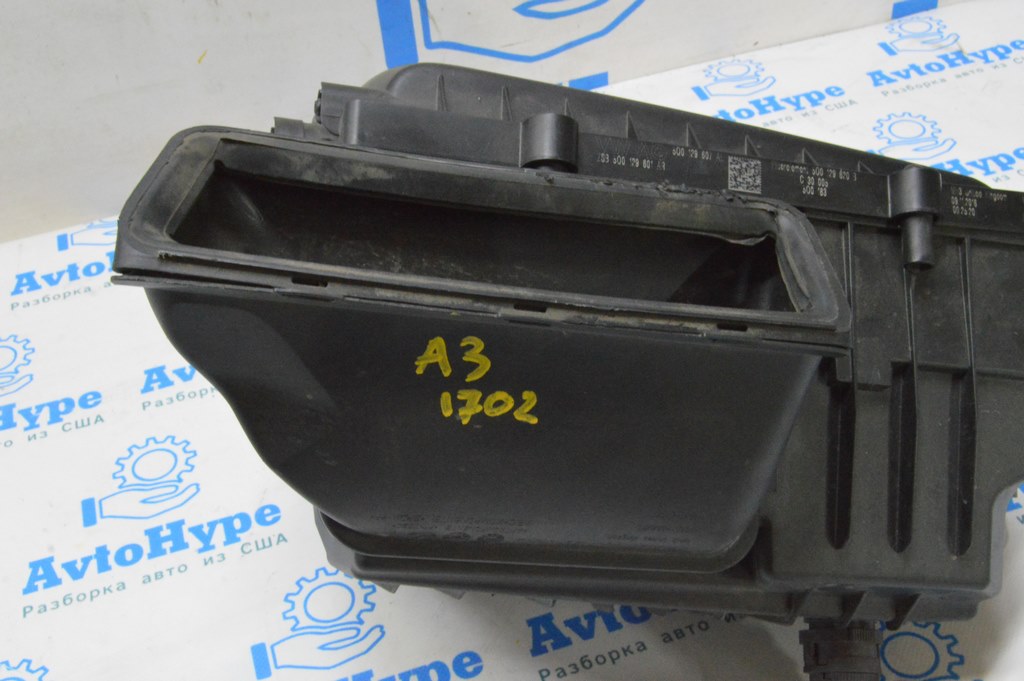 Воздухоприемник Audi A3 8V 15-20 4d 1.8T, 2.0T, задняя часть (02)