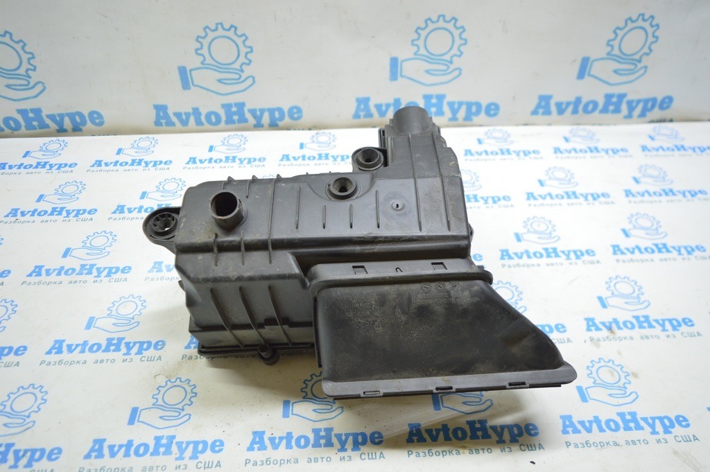 Воздухоприемник Audi A3 8V 15-20 4d 1.8T, 2.0T, задняя часть