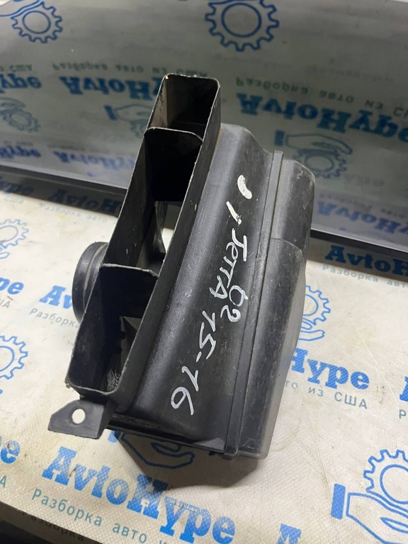 Воздухоприемник в сборе 3 части VW Jetta 11-15 USA 2.0 (02) сломано крепление