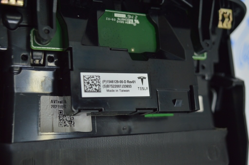 Воздуховод центральной консоли Tesla Model 3 18- с накладкой и type-c 154612900D