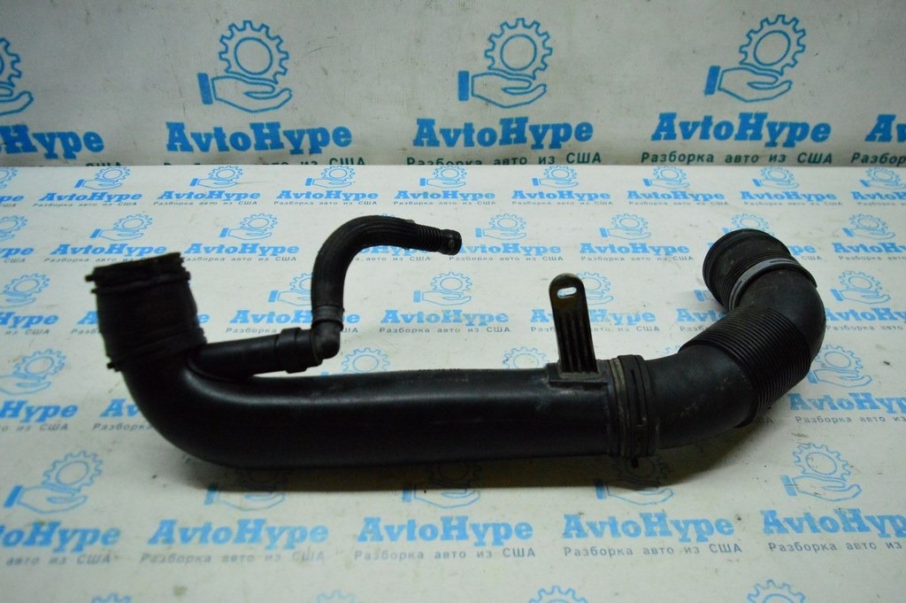 Воздуховод VW Jetta 11-18 USA 1.8T на фильтр первый