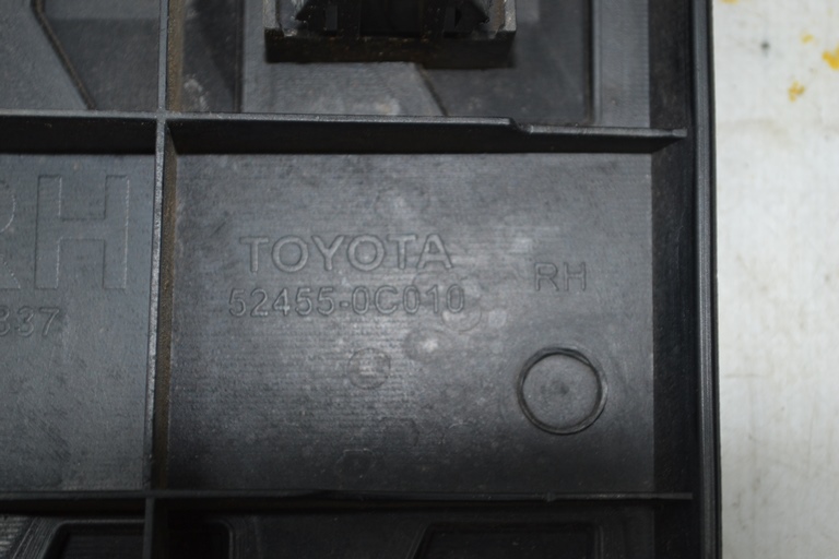 Вставка заднего бампера центр прав Toyota Tundra 22- верхняя — фото 3