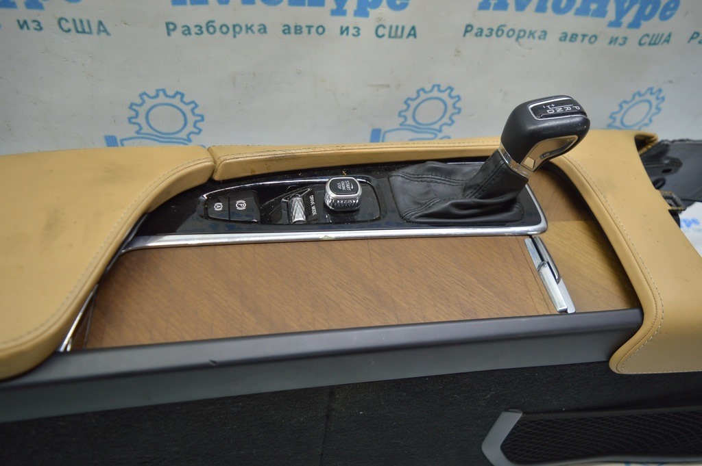 Выключатель start/stop, регулятор режима привода, кнопка ручного тормоза Volvo S90 16-