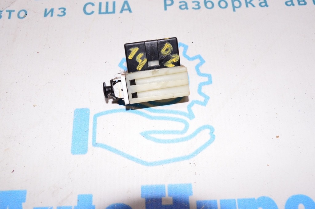 Выключатель стоп сигнала Brake Light Switch Jeep Compass 11-16 — фото 2