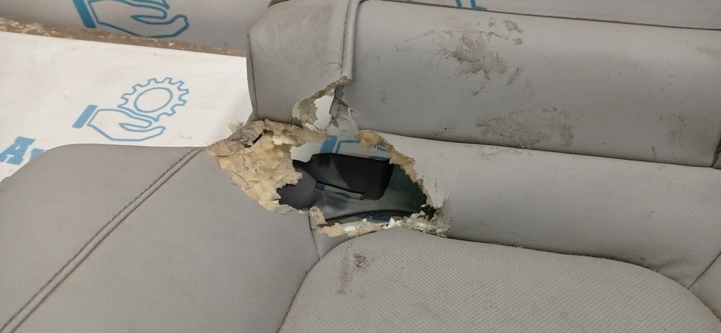 Задний ряд сидений (2 ряд) Chevrolet Volt 16- кожа серое деф. погрызли мыши — фото 2