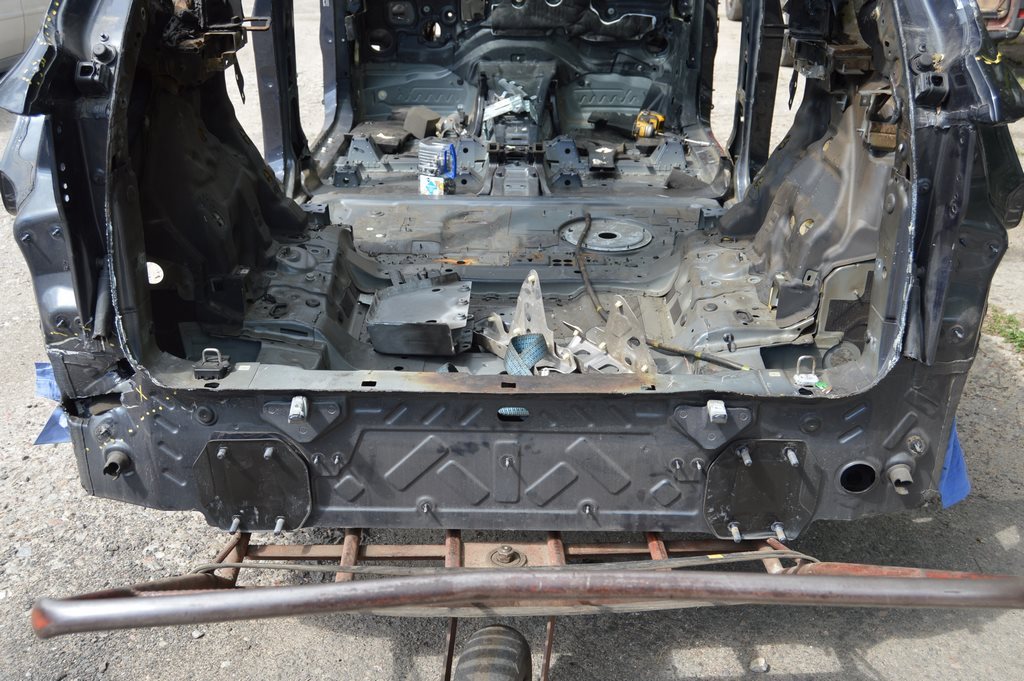 Задняя панель BMW X5 G05 19-24 в сборе 2 части (01) надрыв
