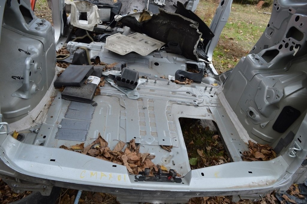 Задняя панель Ford C-max MK2 13- (01) серебро — фото 2