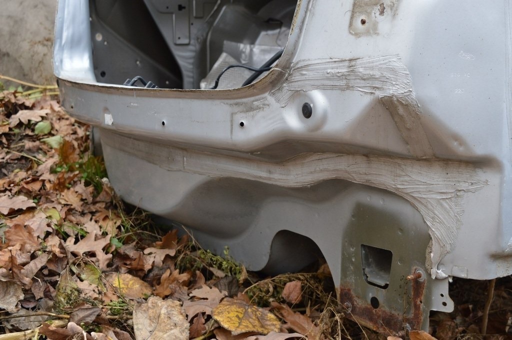 Задняя панель Ford Fiesta 11-19 4d из двух частей (01) серебро — фото 2