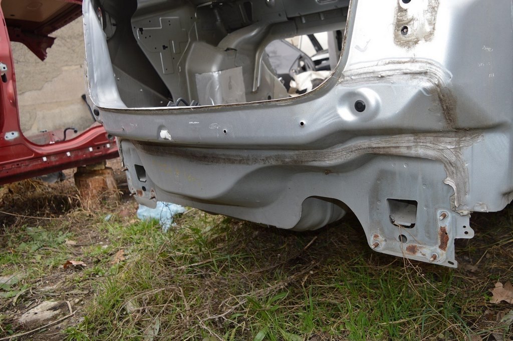 Задняя панель Ford Fiesta 11-19 4d из двух частей (02)