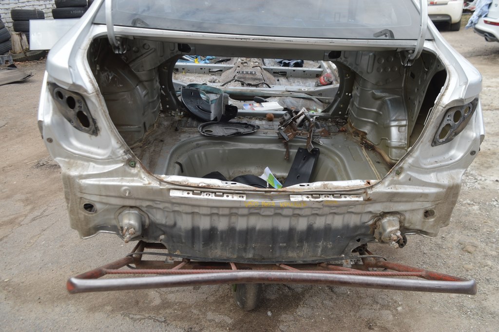 Задняя панель Toyota Camry v50 12-14 usa\euro серебро (03) кривая