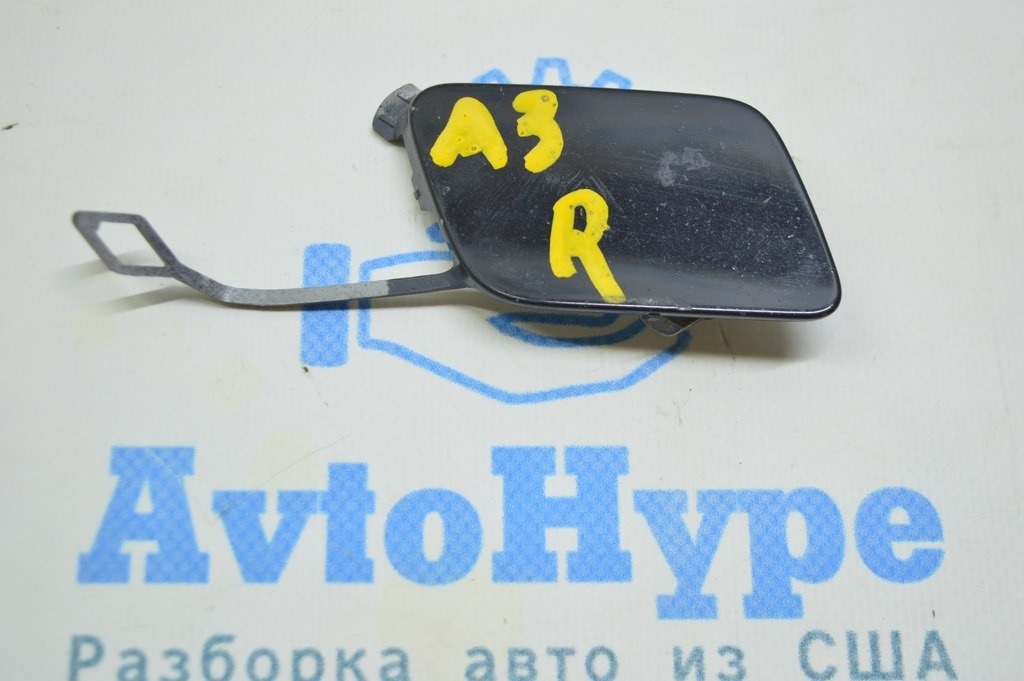 Заглушка буксир крюка переднего бампера Audi A3 8V 15-16