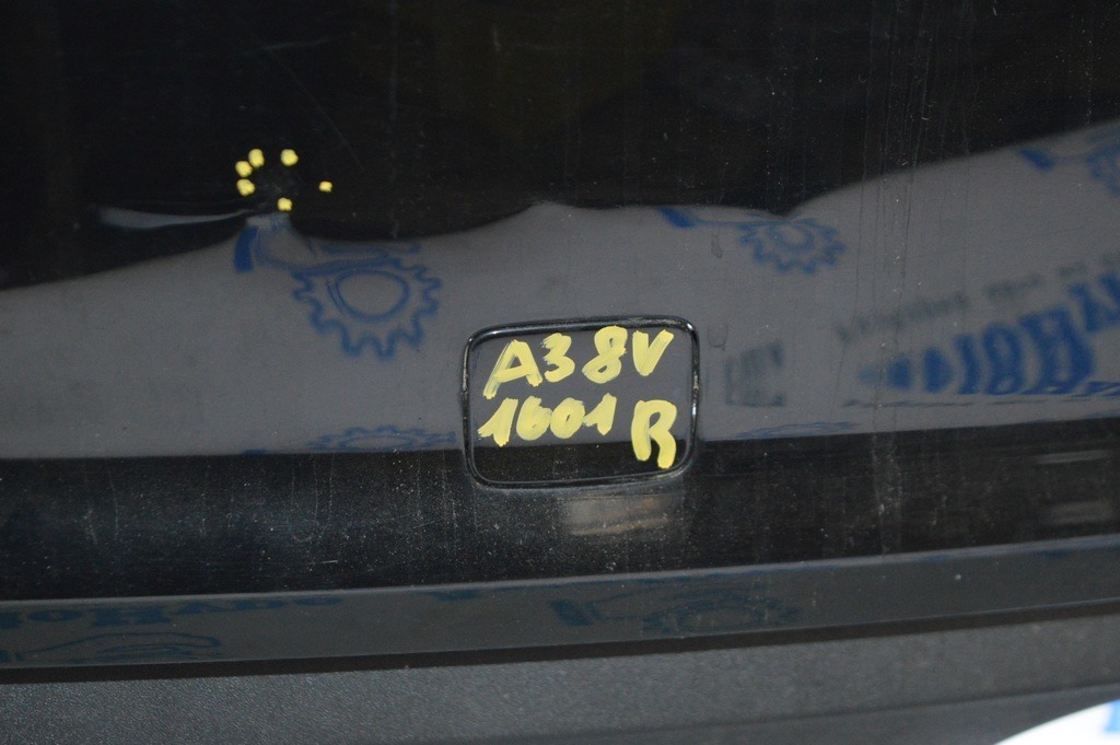 Заглушка буксир крюка заднего бампера Audi A3 8V 15-16