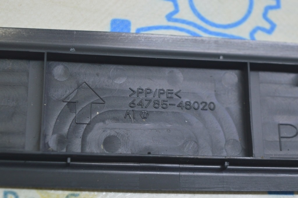 Заглушка обшивки двери багажника Lexus RX350 RX450h 16-22 — фото 3