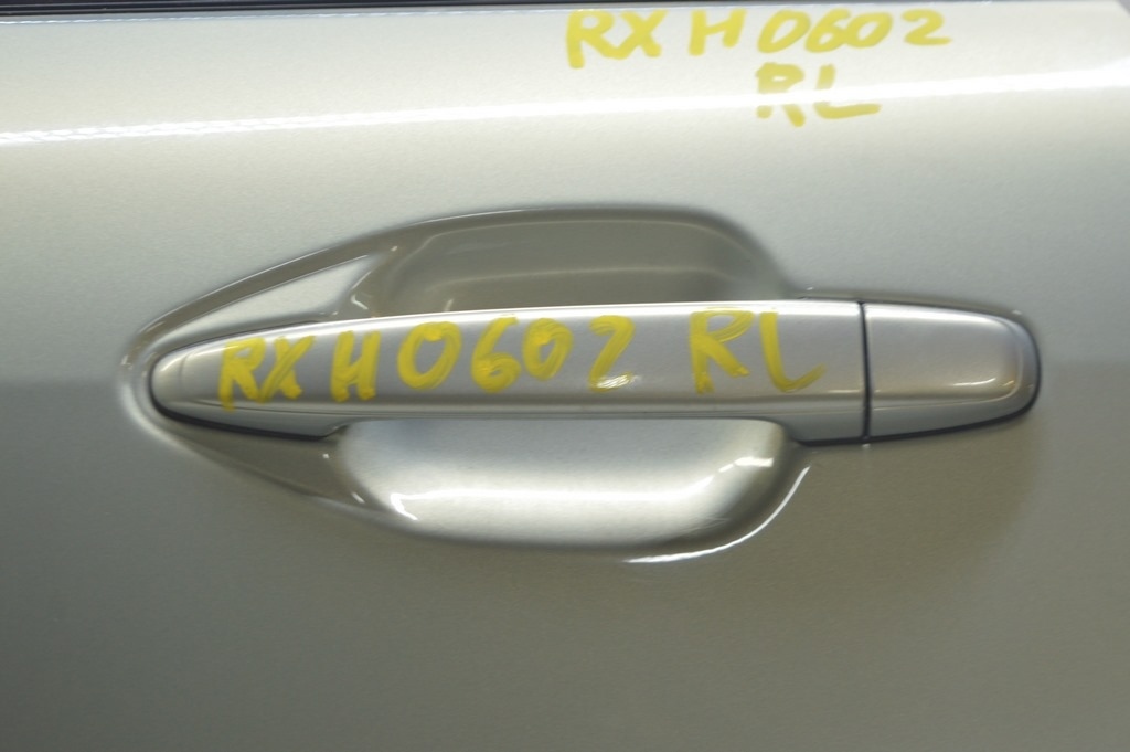 Заглушка ручки двери задней левой Lexus RX300 RX330 RX350 RX400H 04-09