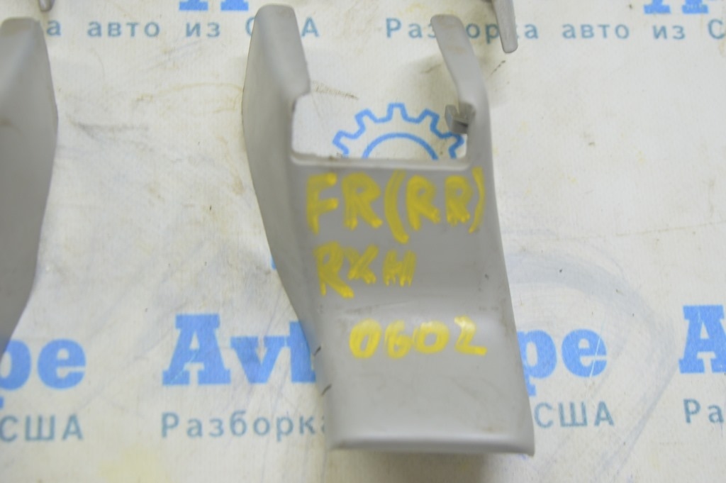 Заглушка салазки пассажирского сидения задняя прав Lexus RX300 RX330 RX350 RX400h 04-09 серая — фото 2