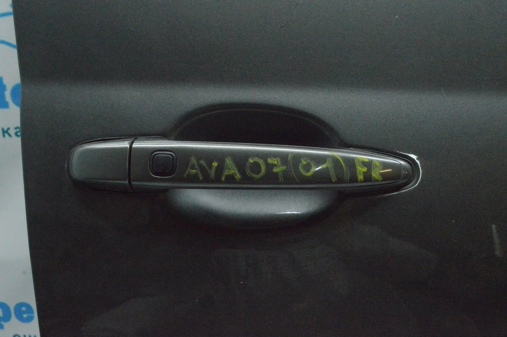 Заглушка внешней ручки перед прав Toyota Avalon 05-12