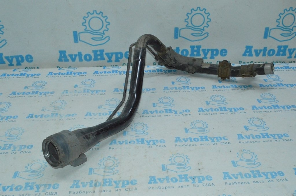 Заливная горловина топливного бака Toyota Avalon 05-12 — фото 2