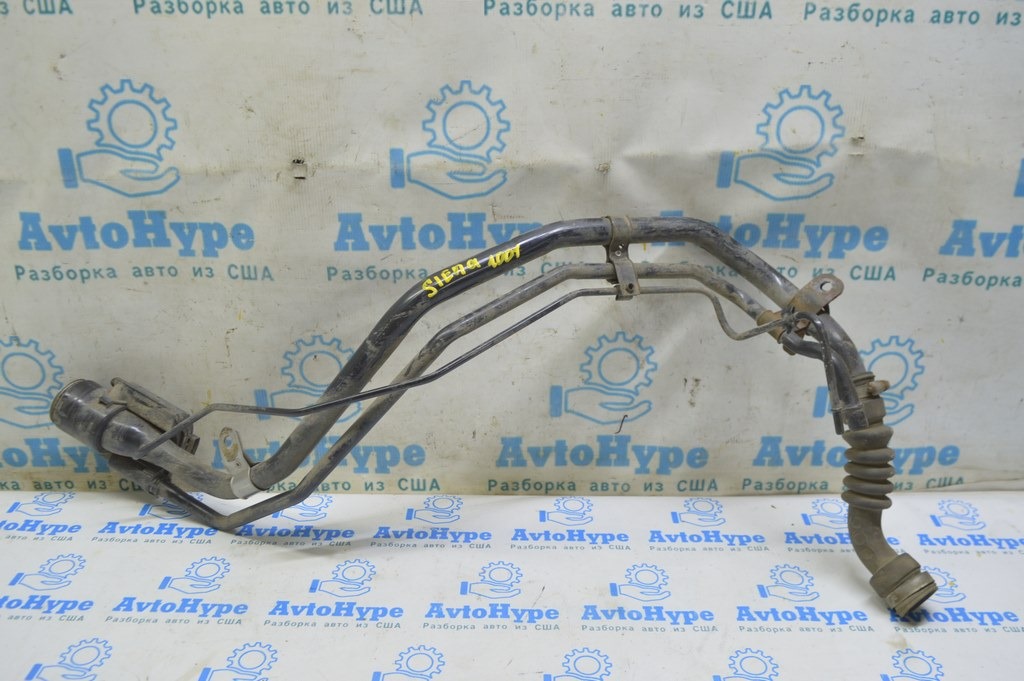Заливная горловина топливного бака Toyota Sienna 14-16