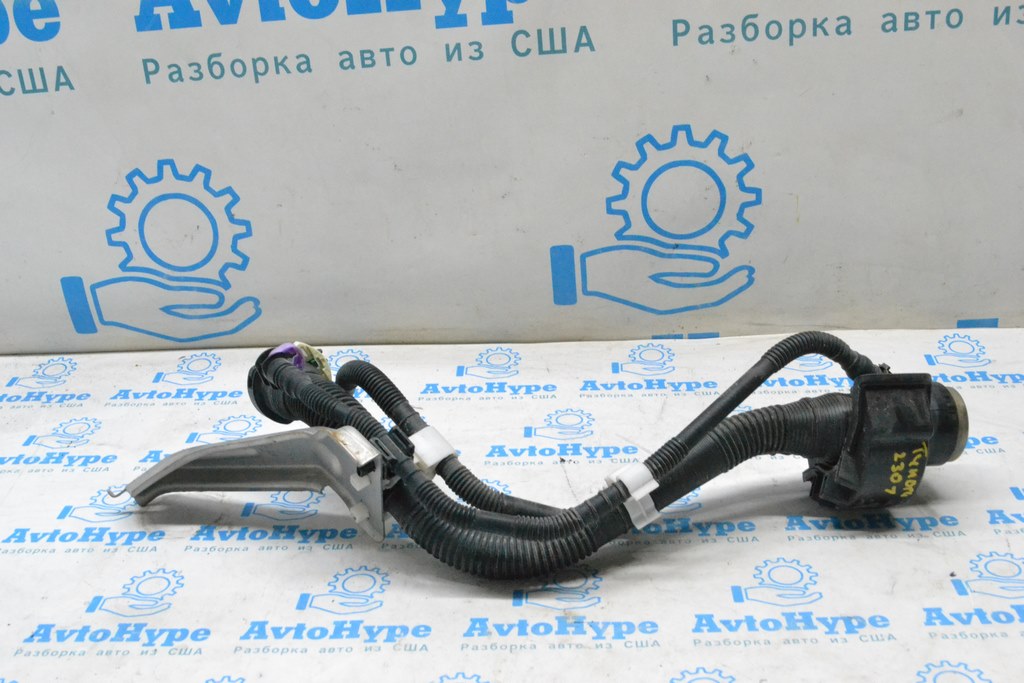 Заливная горловина топливного бака верхняя часть Toyota Tundra 22- 77745-0r010 — фото 2