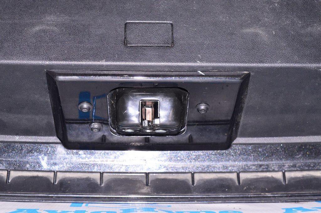 Замок двери багажника Dodge Journey 11-