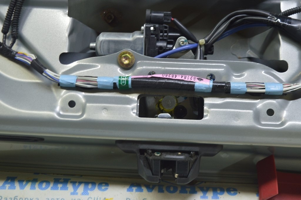 Замок двери багажника Lexus RX300 RX330 RX350 RX400h 04-09
