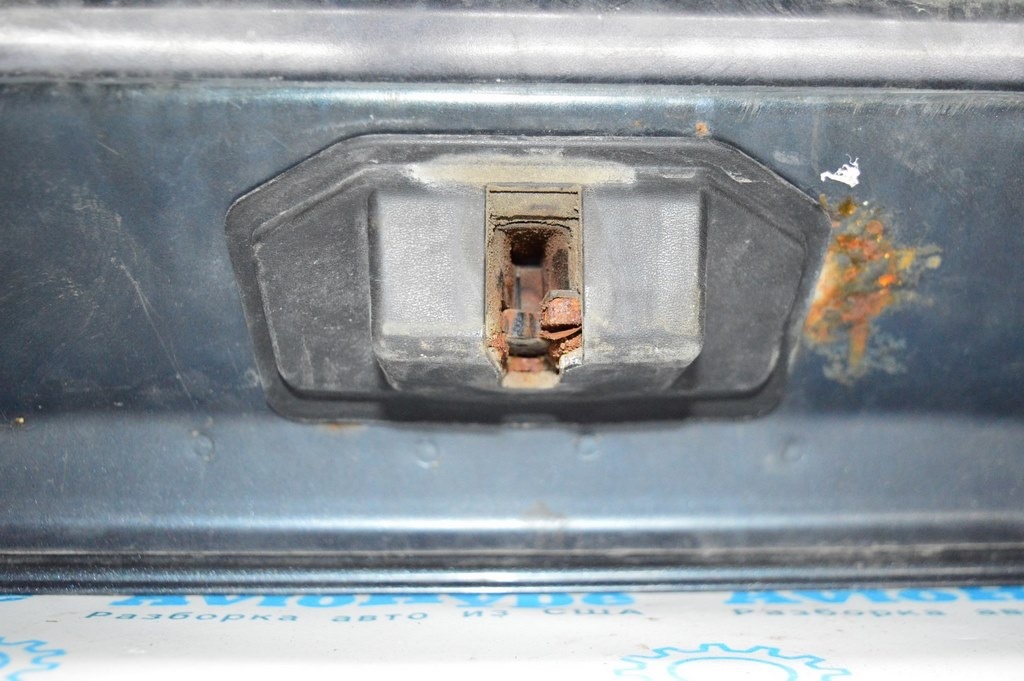 Замок двери багажника Toyota Sequoia 2008-2022
