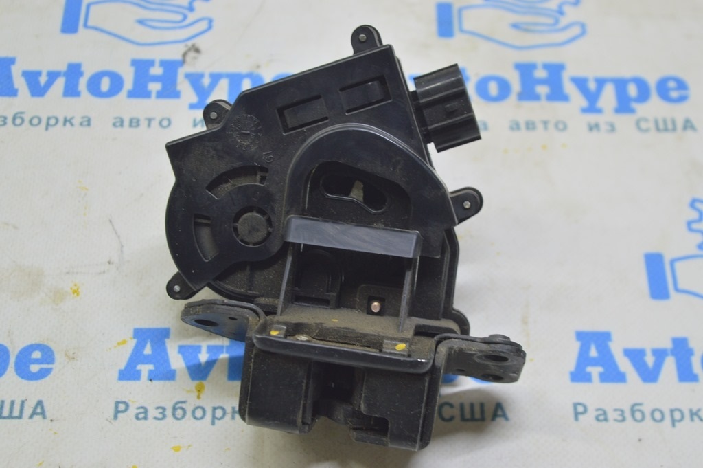 Замок двери багажника Toyota Sienna 11-20 (01) Реал М
