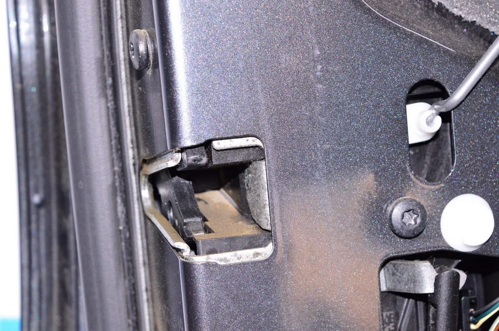 Замок двери перед лев BMW 3 F30 12-19 keyless