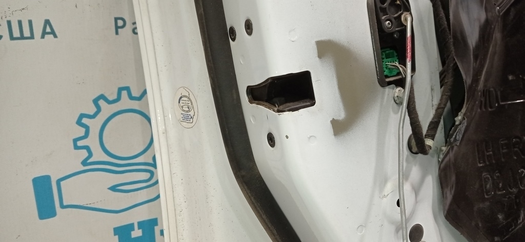 Замок двери перед лев Chevrolet Volt 16-