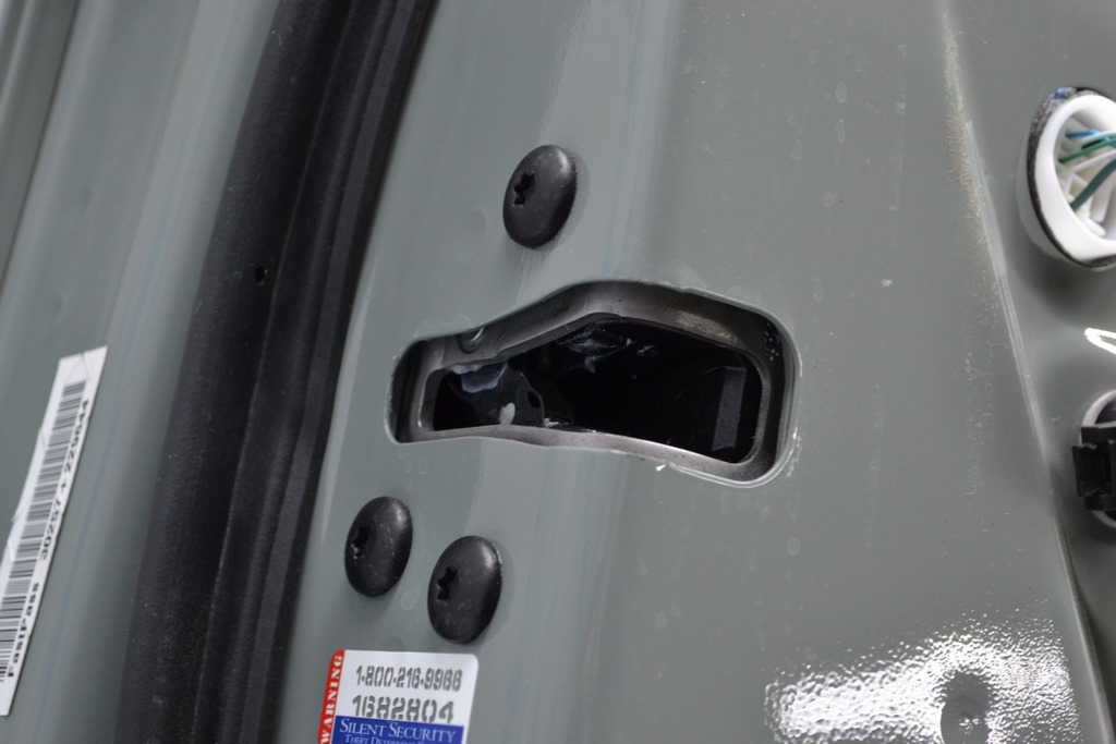 Замок двери перед лев Toyota Tundra 22-