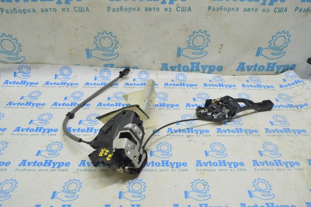 Замок двери перед прав Ford Focus mk3 11-18