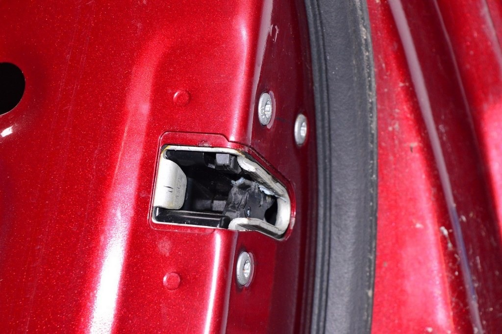 Замок двери зад прав Jeep Compass 11-16