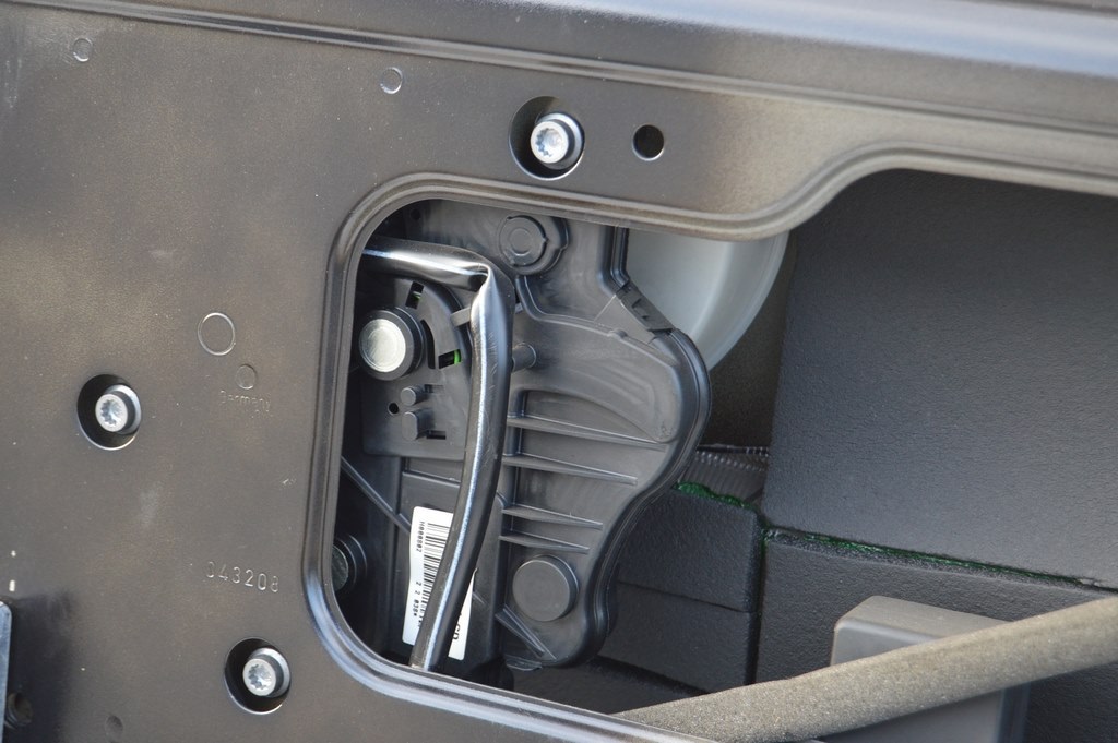 Замок двери зад прав VW Multivan T5 09-15