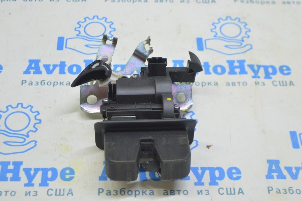 Замок крышки багажника Audi A4 B9 17-