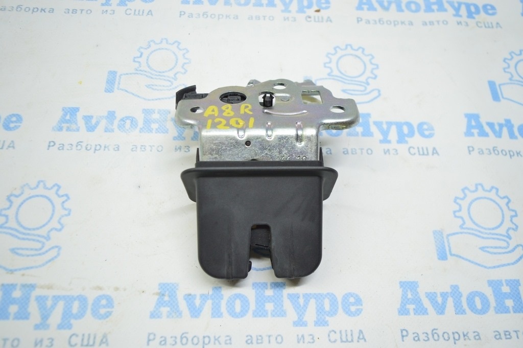Замок крышки багажника Audi A8 D4 10-17