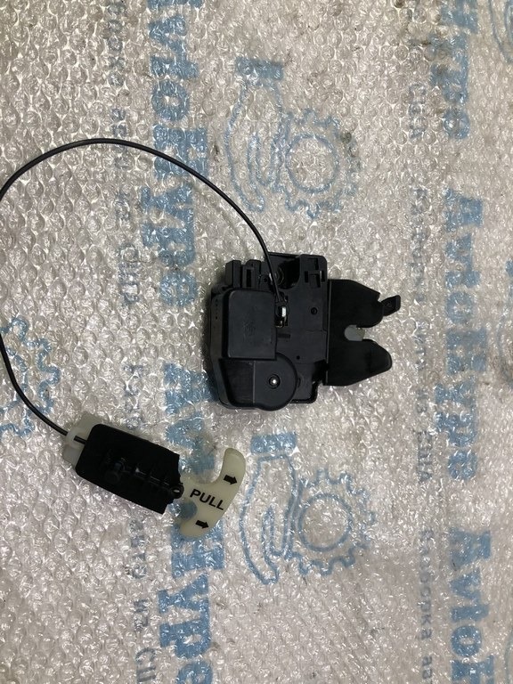 Замок крышки багажника Nissan Sentra 13-18