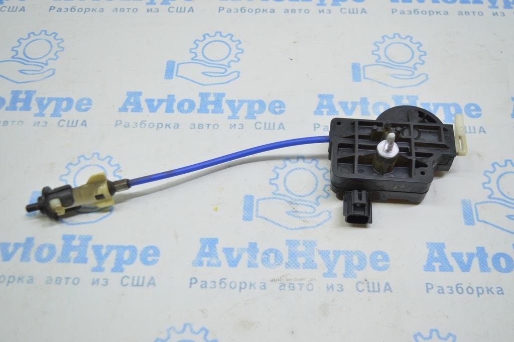 Замок лючка бензобака Lexus IS250/IS300/IS350 06-13 77030-51030 — фото 2